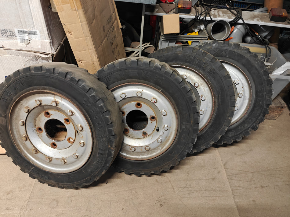 Spijkstaal wielen massief rubber - Weldingshop