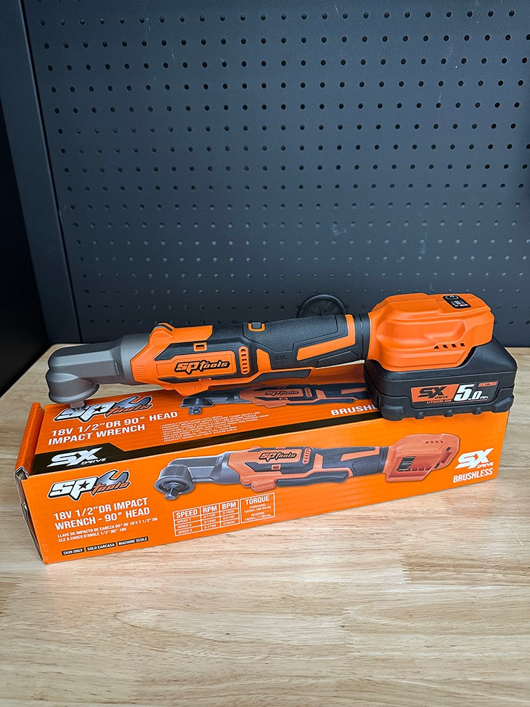 ACCU HAAKSE SLAGMOERSLEUTEL SET 18V MET 5AH ACCU EN LADER
